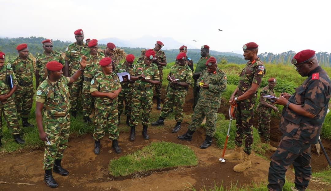 Le G N Ral Major Kiugu Du Kenya Visite Le Contingent Burundais En Rdc