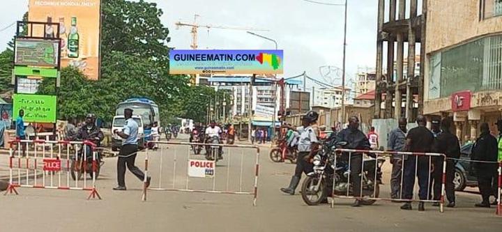 Journée dassainissement à Conakry malades journalistes et autres