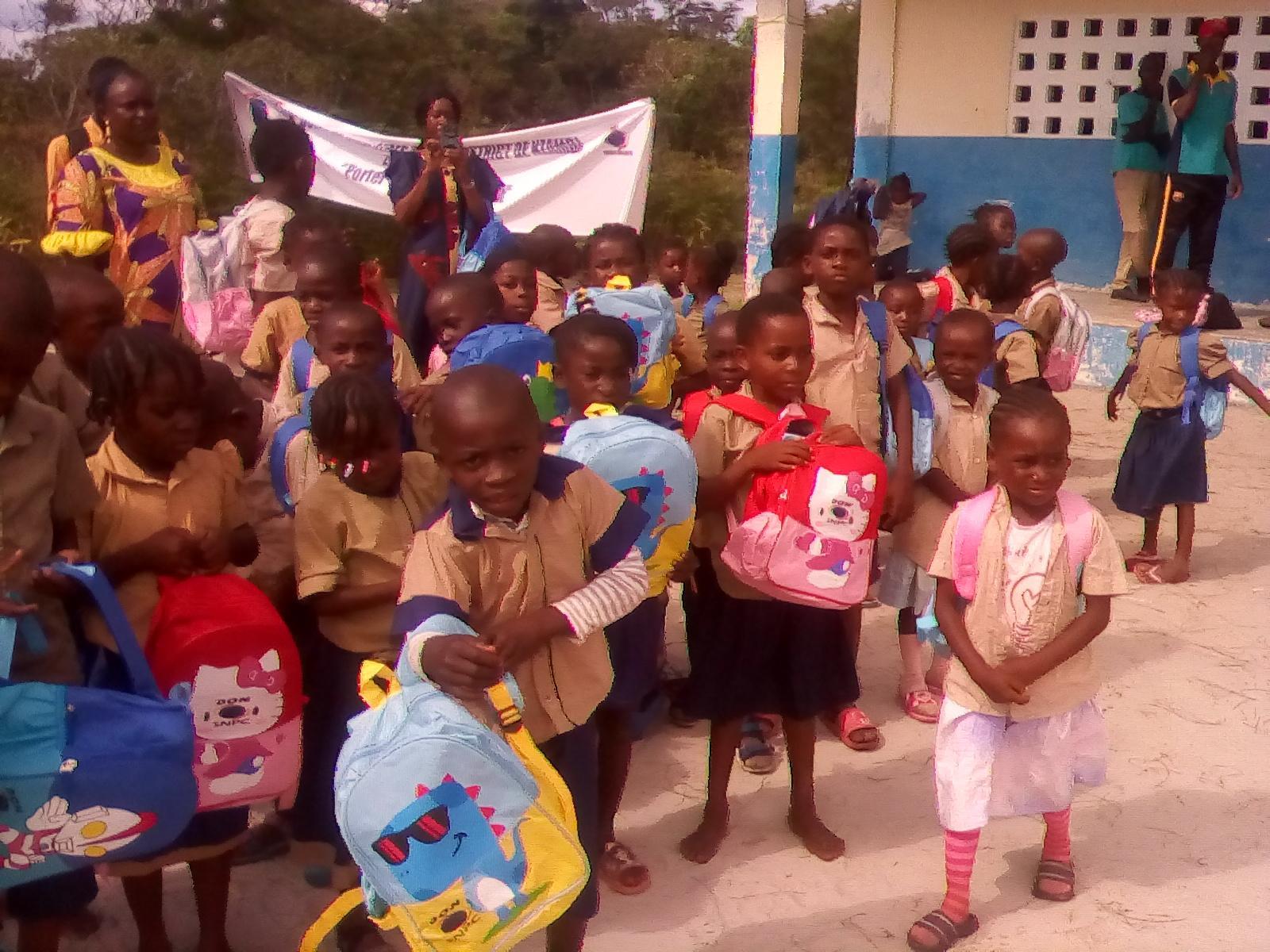 Solidarité la SNPC offre des kits scolaires aux enfants du district