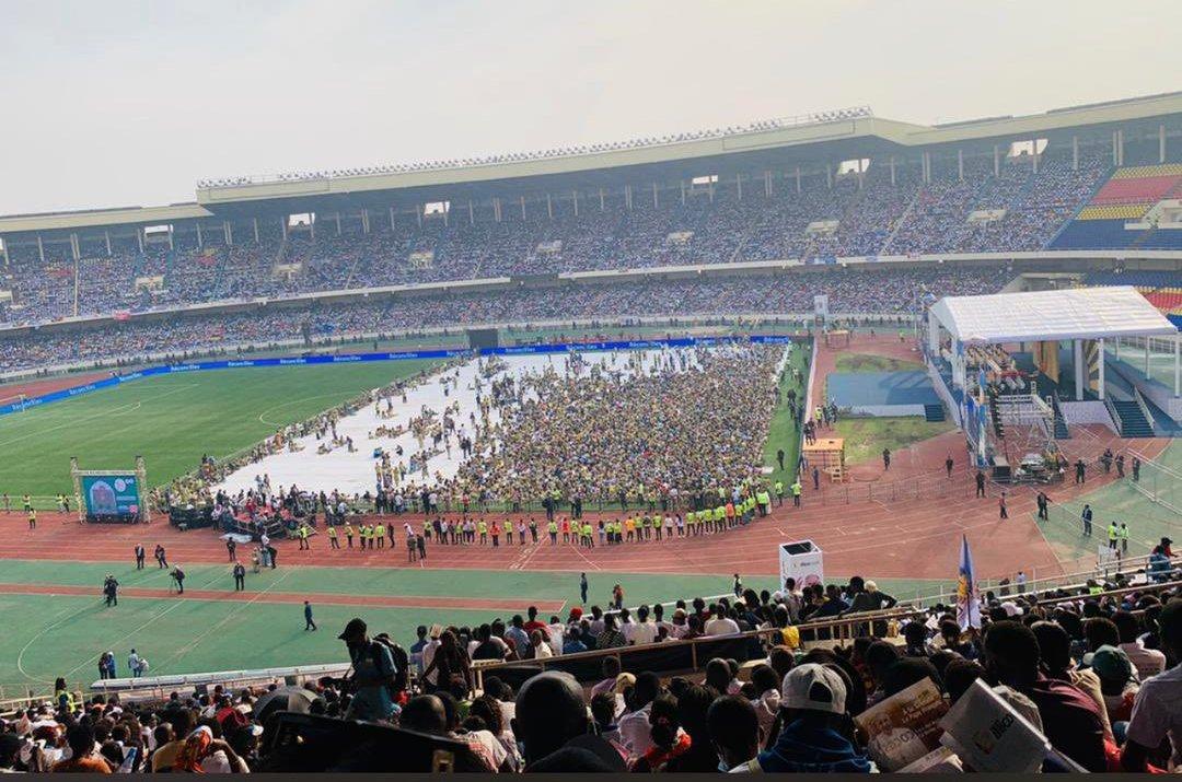 Kinshasa Des Dizaines De Milliers De Jeunes Au Stade Des Martyrs Pour