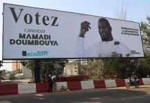 Mamadi Doumbouya: Chef Guinéen: du Putschiste au Président Élu Mamadi Doumbouya: Chef Guinéen: du Putschiste au Président Élu