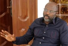 George Weah sur L’Arrêt de Deux Ponts au Liberia George Weah sur L'Arrêt de Deux Ponts au Liberia