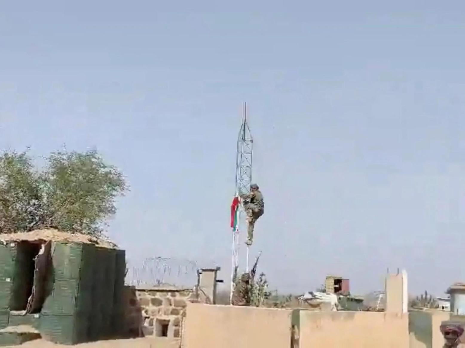 Accusation de Militaires Maliens de Collusion avec des Groupes Armés Accusation de Militaires Maliens de Collusion avec des Groupes Armés