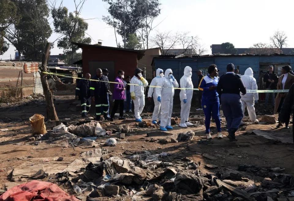 Morts et Blessés près de Johannesburg Après une Fusillade Morts et Blessés près de Johannesburg Après une Fusillade