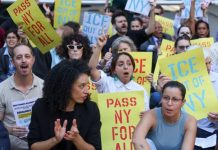 ترامب يمول دولًا لاستقبال المرحّلين من أمريكا ترامب يمول دولًا لاستقبال المرحّلين من أمريكا