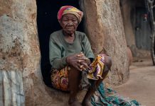 نساء غانا المنفيات إلى مخيمات الساحرات نساء غانا المنفيات إلى مخيمات الساحرات