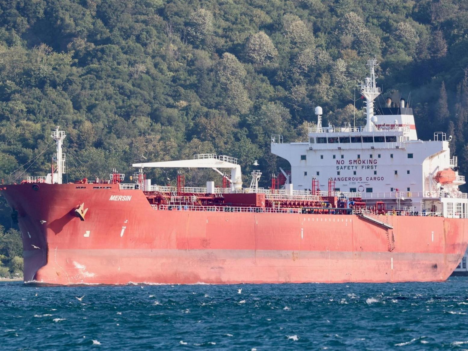 انفجارات خارجية تستهدف ناقلة نفط روسية قبالة السنغال انفجارات خارجية تستهدف ناقلة نفط روسية قبالة السنغال