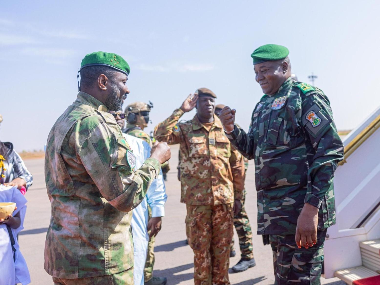 تأجيل وصول رئيس بوركينا فاسو يؤثر على قمة الساحل تأجيل وصول رئيس بوركينا فاسو يؤثر على قمة الساحل