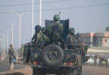 نيجيريا تحاكم ضباطا متهمين بالتخطيط لانقلاب نيجيريا تحاكم ضباطا متهمين بالتخطيط لانقلاب