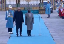 سقوط رئيس نيجيريا خلال استقباله بالقصر الرئاسي التركي سقوط رئيس نيجيريا خلال استقباله بالقصر الرئاسي التركي