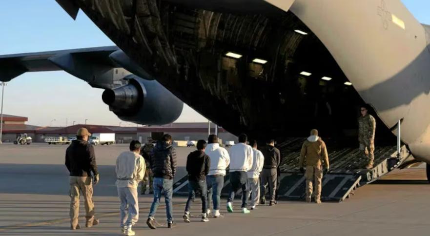 سيراليون تستقبل أول دفعة من مهاجرين مرحّلين من الولايات المتحدة سيراليون تستقبل أول دفعة من مهاجرين مرحّلين من الولايات المتحدة
