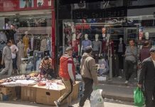 اضطرابات ليبيا تضغط على اقتصاد تونس اضطرابات ليبيا تضغط على اقتصاد تونس