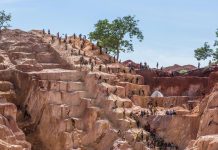 China Warns Citizens of Gold Mining Dangers in Africa China Warns Citizens of Gold Mining Dangers in Africa