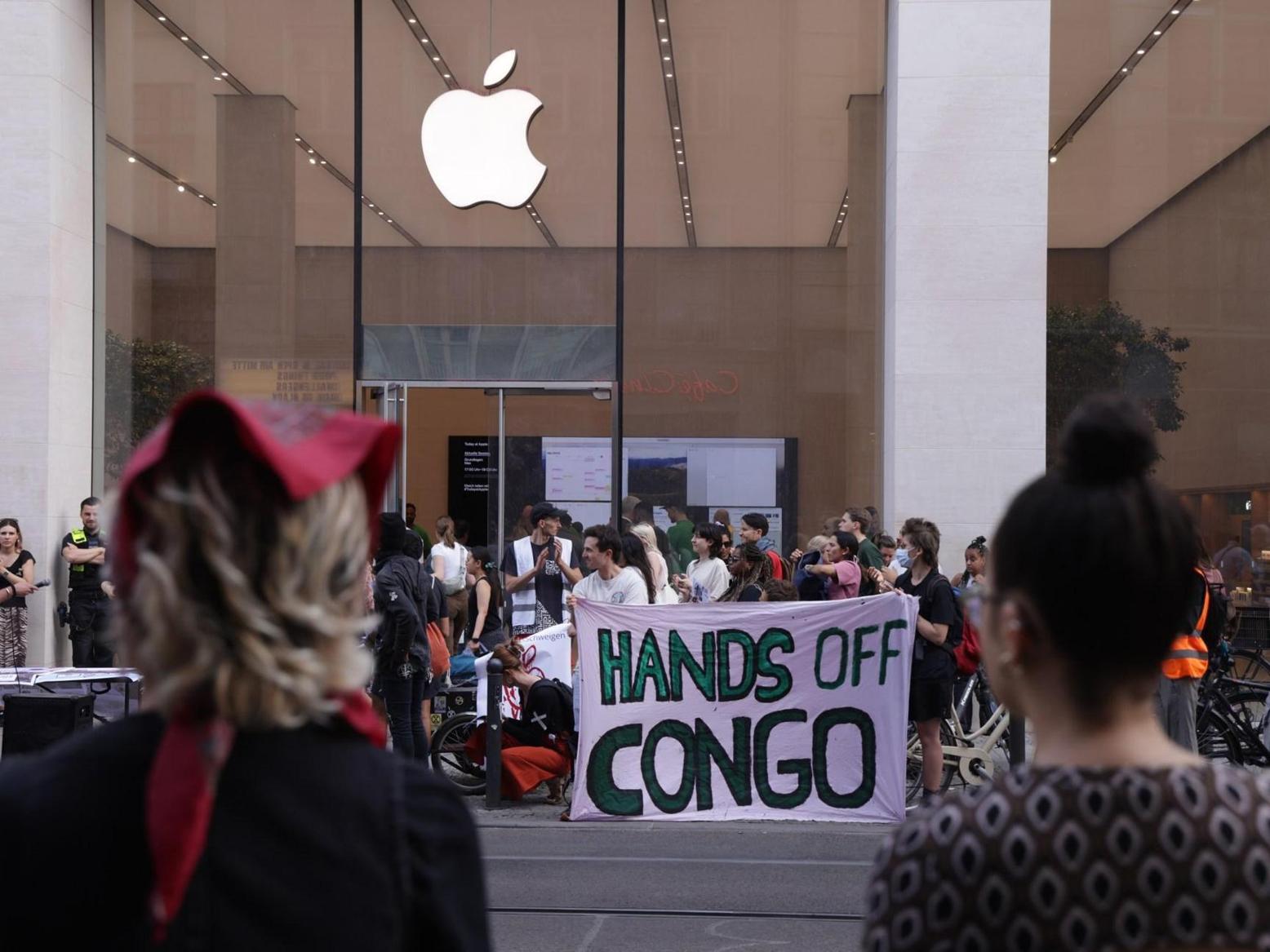 Apple Faces Lawsuit over Conflict-Linked Minerals Apple Faces Lawsuit over Conflict-Linked Minerals