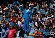 Congo Fan Stuns Crowd by Standing still for 90 Minutes Congo Fan Stuns Crowd by Standing still for 90 Minutes