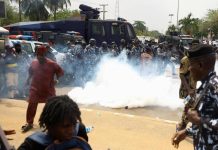 Nigeria: Police Fire Tear Gas during Capital Protests Nigeria: Police Fire Tear Gas during Capital Protests