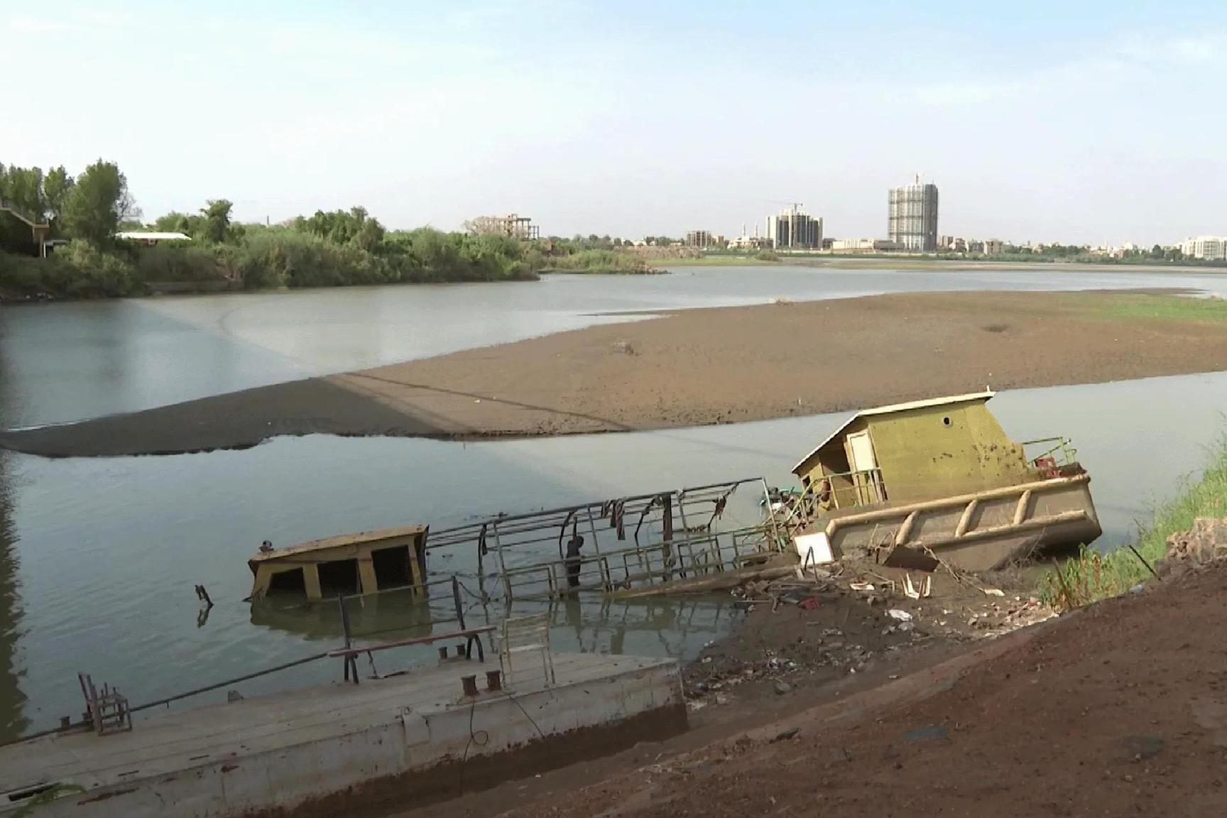 Khartoum Faces Water Crisis as Nile Recedes Khartoum Faces Water Crisis as Nile Recedes