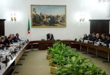 بن صالح يودع أعضاء الحكومة في مجلس الوزراء