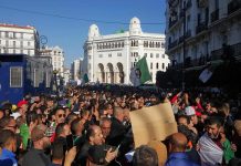 الجزائريون يستهلون سنة 2020 بمسيرات شعبية