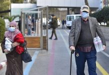 لقاح كورونا يقسّم الجزائريين بين مؤيد ومعارض