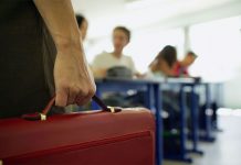 تجميد حركة تحويلات الأساتذة والإداريين إلى ما بعد البكالوريا