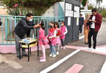 مشاهد طريفة مع البراءة في أول دخول مدرسي في زمن كورونا