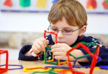 أولياء أطفال التوّحد يطالبون بحق أبنائهم في التمدرس أولياء أطفال التوّحد يطالبون بحق أبنائهم في التمدرس