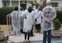 الحكومة تعلن عن 3 قرارات لمحاصرة انتشار كورونا الحكومة تعلن عن 3 قرارات لمحاصرة انتشار كورونا