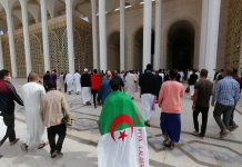 عودة صلاة الجمعة وحشود تتوافد على جامع الجزائر عودة صلاة الجمعة وحشود تتوافد على جامع الجزائر