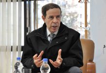 دعوا الأطفال يدرسون.. ولا دولة في العالم أغلقت المدارس دعوا الأطفال يدرسون.. ولا دولة في العالم أغلقت المدارس