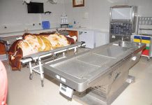 وفاة شيخ بطعنات خنجر في الرقبة والصدر وفاة شيخ بطعنات خنجر في الرقبة والصدر