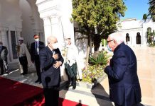 الرئيس تبون يتلقى مكالمة هاتفية من الرئيس الأسبق اليامين زروال الرئيس تبون يتلقى مكالمة هاتفية من الرئيس الأسبق اليامين زروال