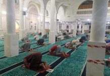 أئمة يطالبون بتقليص ساعات الحجر للمحافظة على صلاة العشاء أئمة يطالبون بتقليص ساعات الحجر للمحافظة على صلاة العشاء