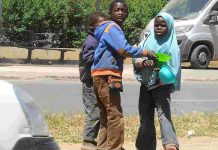 الهلال الأحمر يحضر لتلقيح اللاجئين والمحتاجين الهلال الأحمر يحضر لتلقيح اللاجئين والمحتاجين