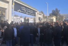 وقفة للمطالبة بكشف نتائج التحقيق في وفاة “مير” عين ببّوش وقفة للمطالبة بكشف نتائج التحقيق في وفاة “مير” عين ببّوش