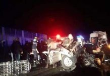 أربع وفيات إثر اصطدام سيارة إسعاف بجمل وشاحنة بإيليزي أربع وفيات إثر اصطدام سيارة إسعاف بجمل وشاحنة بإيليزي