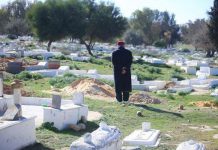 كهل يخرج جثة والدته من القبر بسوق أهراس كهل يخرج جثة والدته من القبر بسوق أهراس