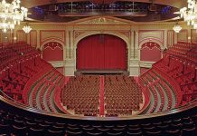 وزارة الثقافة تنفي منع عرض مسرحي في الشلف وزارة الثقافة تنفي منع عرض مسرحي في الشلف