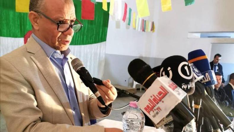 بن قرينة: ندين النشاطات غير البريئة لحركات تخاطب الشعب من خلف البحار بن قرينة: ندين النشاطات غير البريئة لحركات تخاطب الشعب من خلف البحار