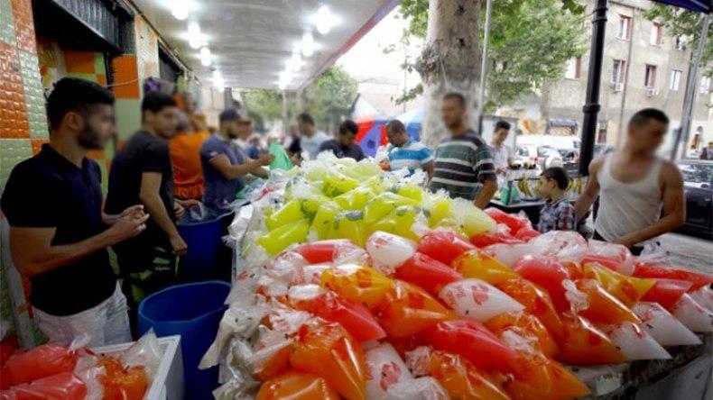 “شاربات” مجهول المصدر في الأسواق ومختصون يحذرون “شاربات” مجهول المصدر في الأسواق ومختصون يحذرون