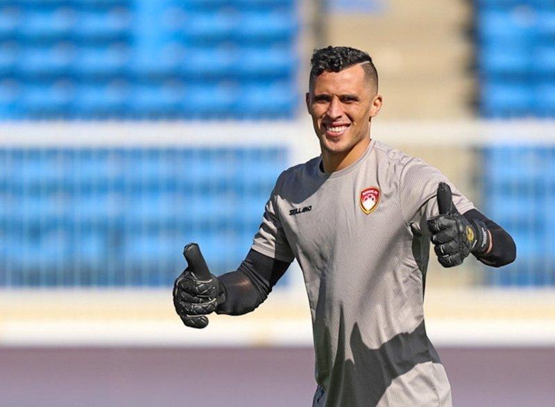 بِالفيديو: الحارس زغبة يتصدّى لِركلة جزاء في البطولة السعودية بِالفيديو: الحارس زغبة يتصدّى لِركلة جزاء في البطولة السعودية