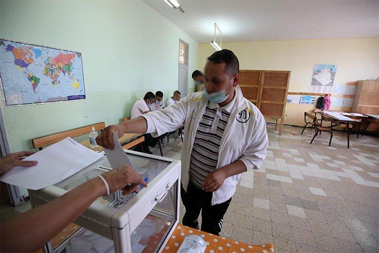 الأفلان في الصدارة.. الأرندي وصيفا والأحرار يتفوقون الأفلان في الصدارة.. الأرندي وصيفا والأحرار يتفوقون