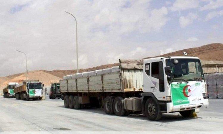 قافلة تجارية محملة بـ 960 طن من الصادرات الجزائرية نحو النيجر قافلة تجارية محملة بـ 960 طن من الصادرات الجزائرية نحو النيجر