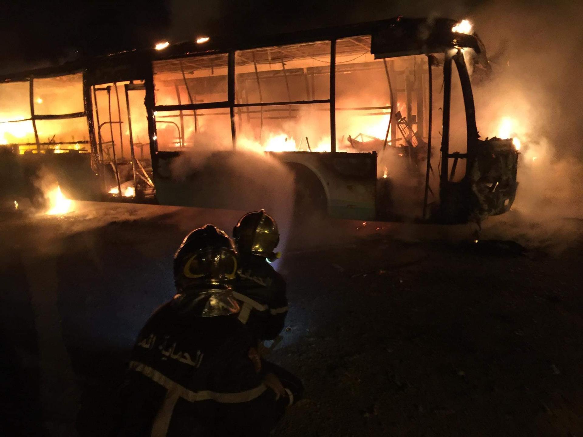 بالصور.. حريق بحظيرة حافلات نقل الطلبة بالبليدة بالصور.. حريق بحظيرة حافلات نقل الطلبة بالبليدة