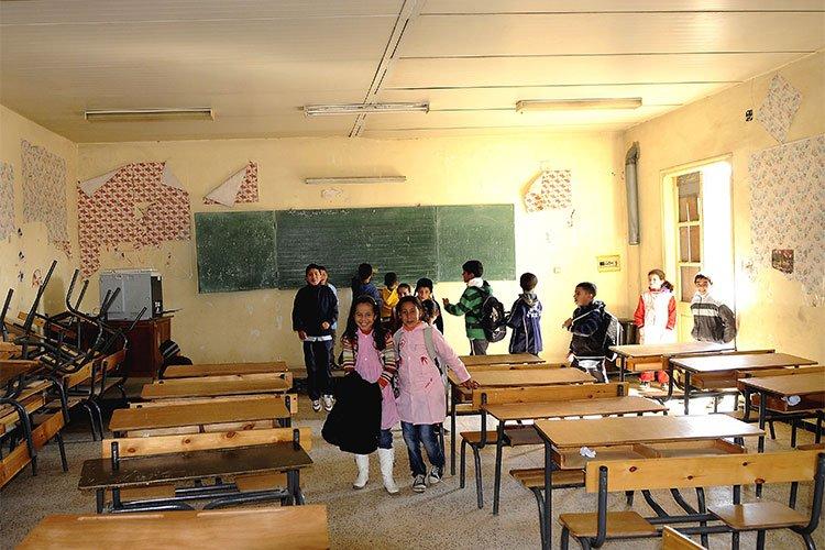 مديرون يطالبون بتعليق الدراسة بحجة إصابات كورونا مديرون يطالبون بتعليق الدراسة بحجة إصابات كورونا