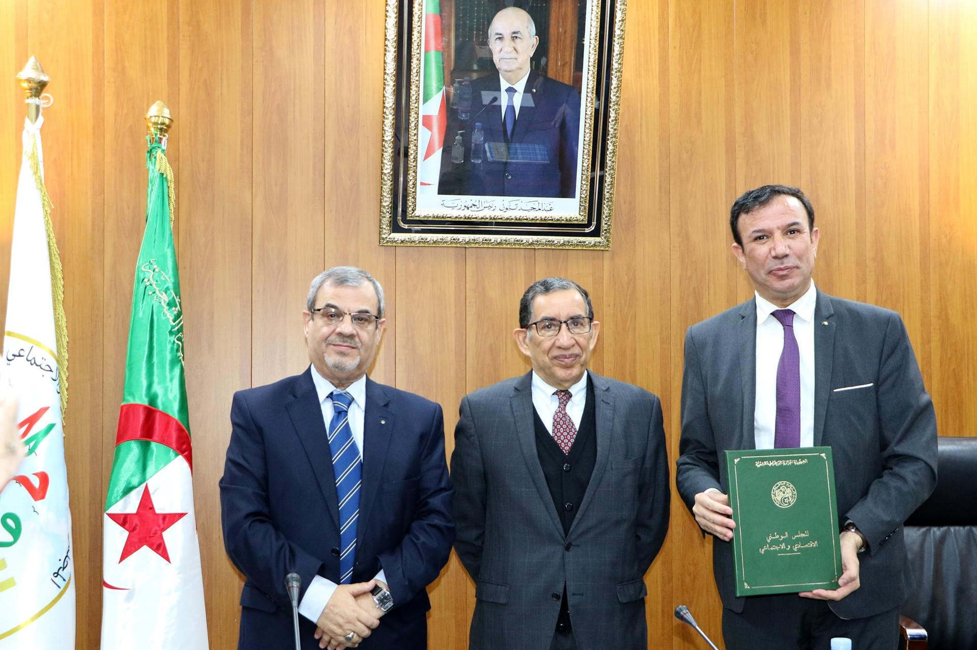 خلادي رئيسا جديدا للمجلس الوطني الاقتصادي والاجتماعي خلادي رئيسا جديدا للمجلس الوطني الاقتصادي والاجتماعي