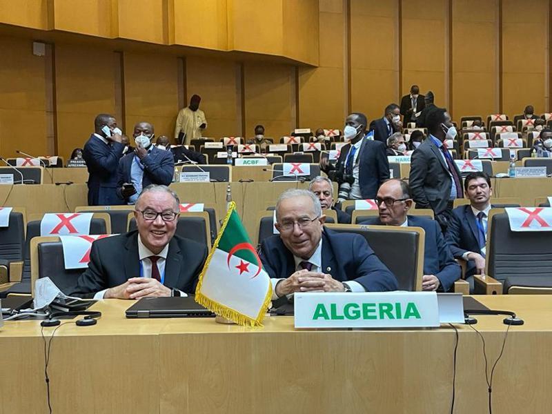 لعمامرة يمثل الرئيس في أشغال القمة الـ 35 للاتحاد الإفريقي لعمامرة يمثل الرئيس في أشغال القمة الـ 35 للاتحاد الإفريقي