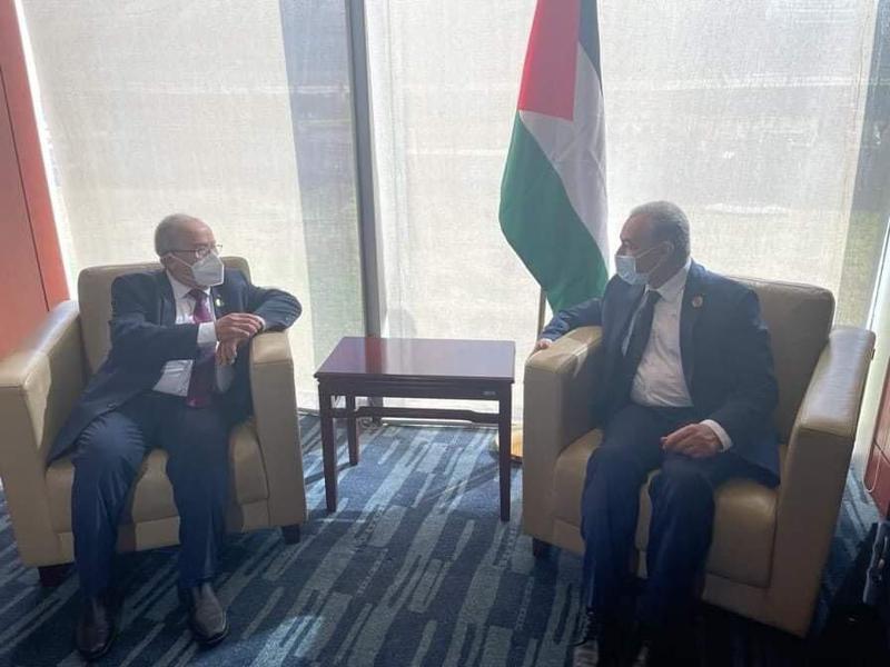 لعمامرة يتحادث مع رئيس الوزراء الفلسطيني لعمامرة يتحادث مع رئيس الوزراء الفلسطيني