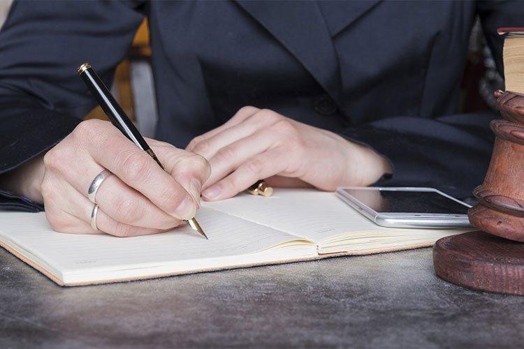 المحضرون القضائيون في إضراب ضدّ قانون المالية المحضرون القضائيون في إضراب ضدّ قانون المالية