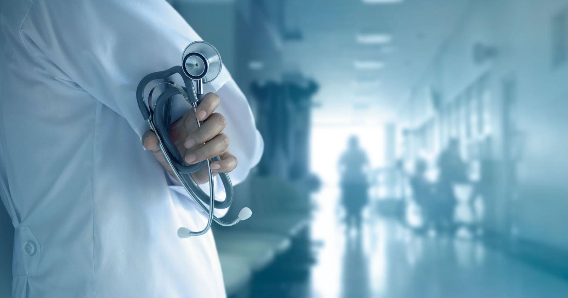 هجرة الأطباء نحو فرنسا.. البروفيسور بلحاج يعلق هجرة الأطباء نحو فرنسا.. البروفيسور بلحاج يعلق